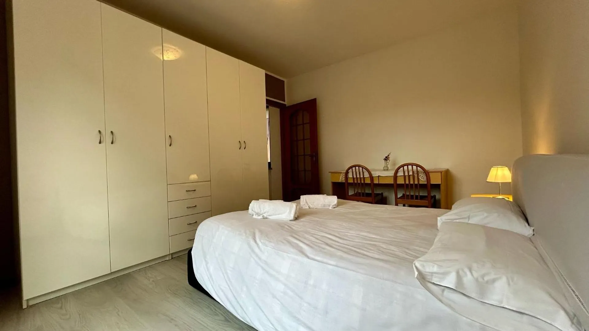바레세 Kibilu - Laveno Balcony Retreat 아파트