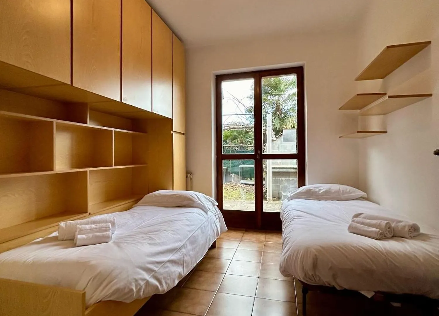 바레세 Kibilu - Laveno Balcony Retreat 아파트