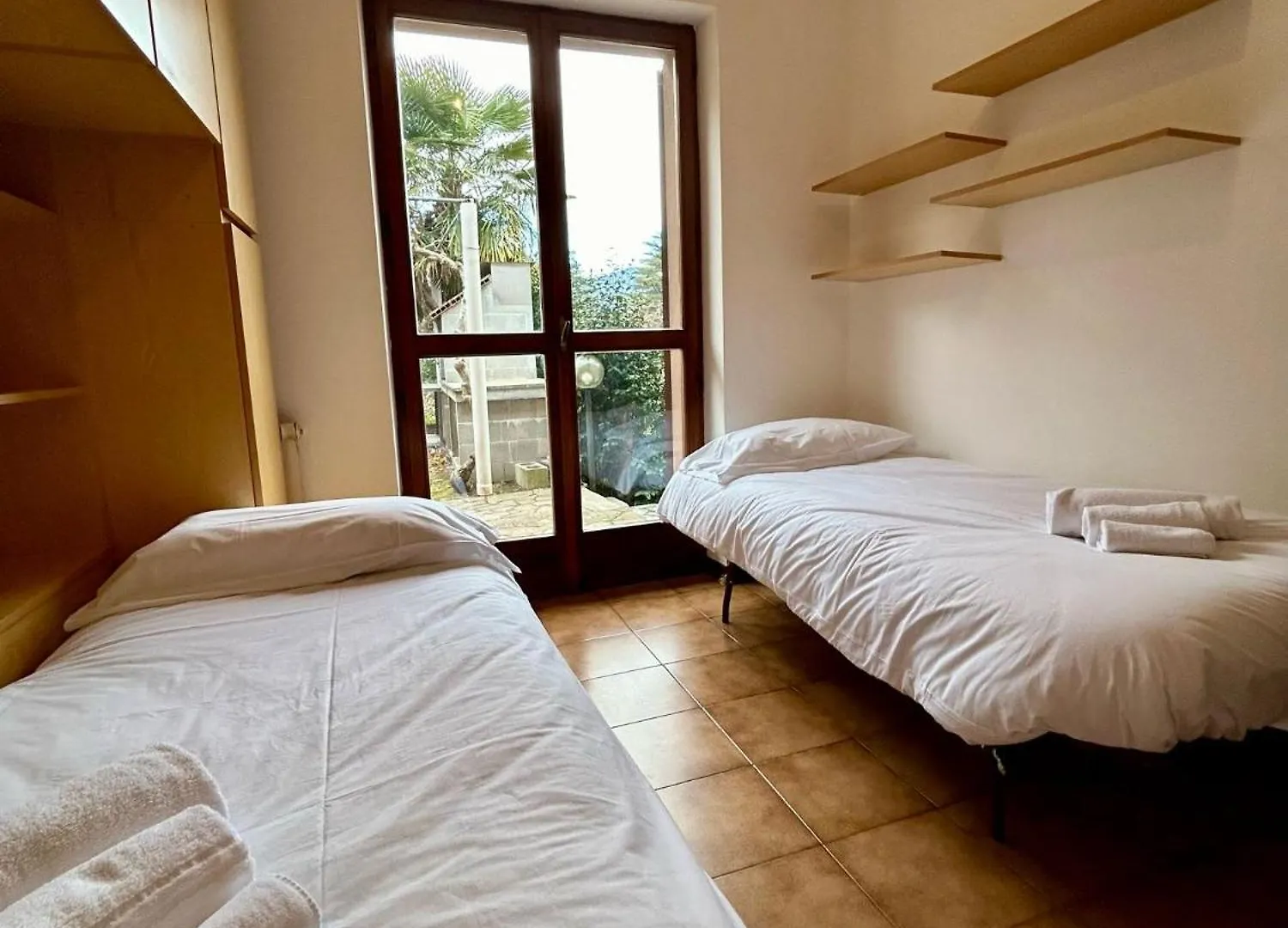 바레세 Kibilu - Laveno Balcony Retreat 아파트